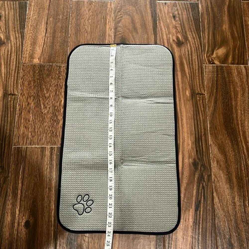 NWT -SINLAND .. DOGGIE FOOS BOWL MAT